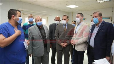 محافظ كفر الشيخ ونائبه يطمئنان على مصابي حادث انقلاب سيارة