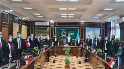 رئيس جامعة دمنهور يجتمع بالطلاب للاستماع لمقترحاتهم ودعم الأنشطة