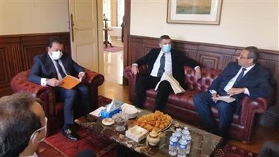 وزير التعليم العالي يزور معهد كوري لعلاج الأورام في فرنسا