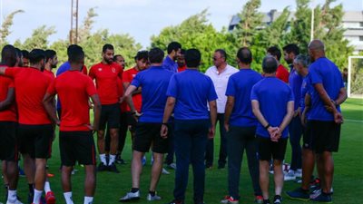 تفاصيل جلسة الخطيب مع لاعبي الأهلي بعد موقعة صن داونز