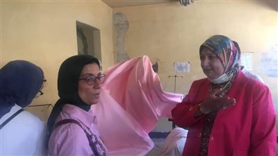 رئيس حي غرب الإسكندرية تتفقد مصنعا تابعا للحي