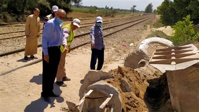 غلق 19 معبرا مخالفا على خطوط السكة الحديد بالبحيرة.. (صور)