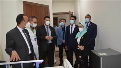 نائب محافظ المنيا يتابع سير العمل بمنظومة شبكات الأكسجين بمستشفى ديرمواس وملوي