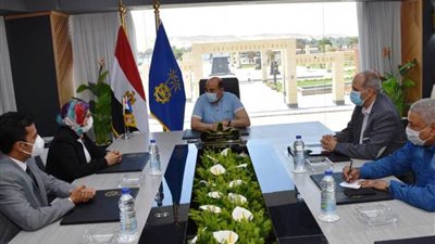 محافظ أسوان يلتقي متدربي البرنامج الرئاسي لتأهيل القيادات