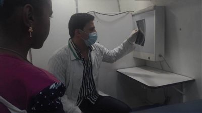 علاج 1089مريضا في قافلة من 8 تخصصات بتضامن بني سويف 