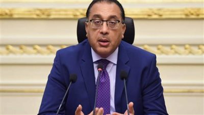 رئيس الوزراء يتابع موقف مشروعات وزارتي الكهرباء والبترول لتطوير القرى