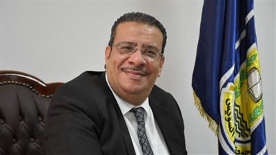 رئيس جامعة القناة يناقش آليات المشاركة بمسابقتي أفضل جامعة صديقة للبيئة