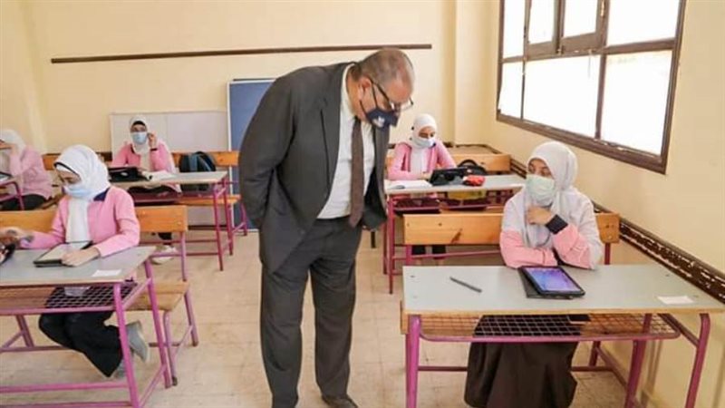 وكيل التعليم يتابع