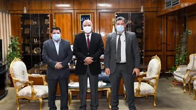 محافظ قنا يؤكد تقديم كل الدعم للصناعات الوطنية الثقيلة