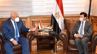 محافظ الوادي الجديد يبحث مع وفد وزارة الشباب والرياضة تمويل المشروعات الصغيرة