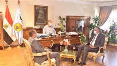 محافظ أسيوط يجتمع مع مسؤولي أملاك الدولة بـ