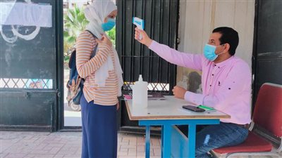 استئناف الامتحان التجريبي الثاني لطلاب الصف الثالث الثانوي العام بأجهزة الحاسب اللوحي