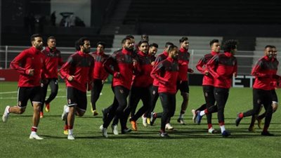 محاضرة نظرية وتدريبات خاصة بالكرة.. تفاصيل مران الأهلي الثاني قبل السوبر