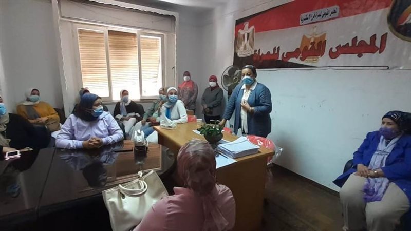 قومى المرأة خلال