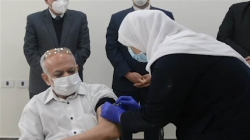 تطعيم المواطنين بلقاح