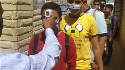 طلاب الثانوية العامة ينتهون من الامتحان التجريبي الثاني