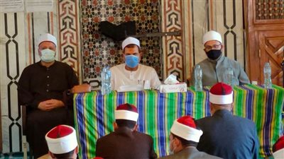 وكيل وزارة الأوقاف يلتقي الأئمة لمتابعة سير عملية بيع الصكوك ونشر صحيح الدين من خلال مواقع التواصل الاجتماعي