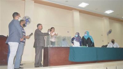 إجراء القرعة للمستفيد  من  المنازل بقرى بشائر الخير الوادي 