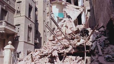 إزالة عقار السيدة زينب المنهار وإخلاء المجاور