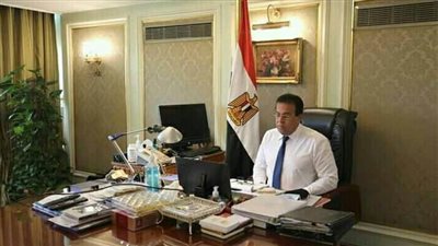 وزير التعليم العالي يتلقى تقريرًا للاعتماد الدولي للمعامل البحثية بجامعة الإسكندرية