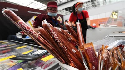 طبيب روسي  يتحدث عن خطر مميت للنقانق