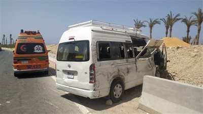 مصرع طفل وإصابة 8 آخرين بحادث تصادم بطريق السويس الزعفرانة.. (صور) 