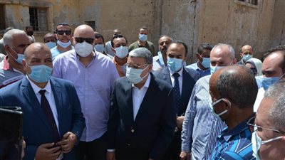   محافظ المنيا يسلم عقود  300 وحدة سكنية للأولى بالرعاية بمركز العدوة