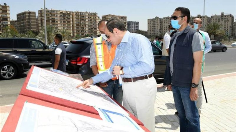 يناقش منفذي المشروع