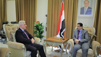 وزير الخارجية اليمني يبحث مع السفير الروسي التطورات السياسية باليمن