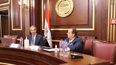 وزير الاتصالات أمام 