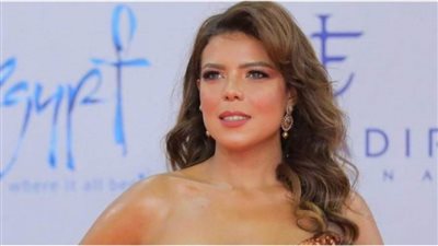 ناهد السباعي: والدي ترك وصيته مع دلال عبد العزيز