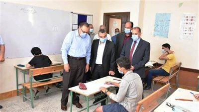 محافظ الشرقية ووكيل التربية والتعليم يتفقدان لجان امتحانات الشهادة الإعدادية 