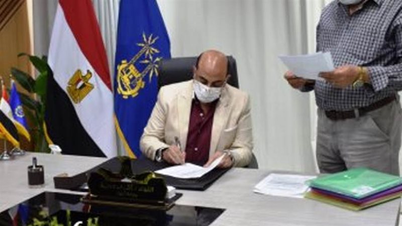 محافظ أسوان