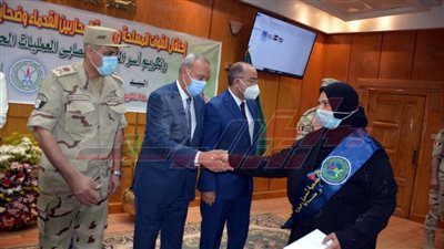 محافظ القليوبية يُكرم أسر الشهداء ومصابي العمليات الحربية 