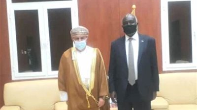 وزير المالية السوداني يشيد بالعلاقات مع سلطنة عمان