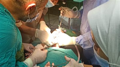 عاجل| نجاح أخطر عملية لطفلة اخترق سيخ حديد رأسها بمستشفى الدلنجات