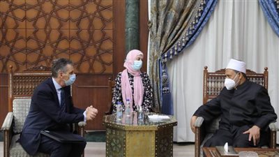 الإمام الأكبر يتسلم دعوة رسمية لحضور قمة قادة الأديان حول التغير المناخي بروما