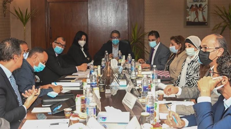 خلال الاجتماع