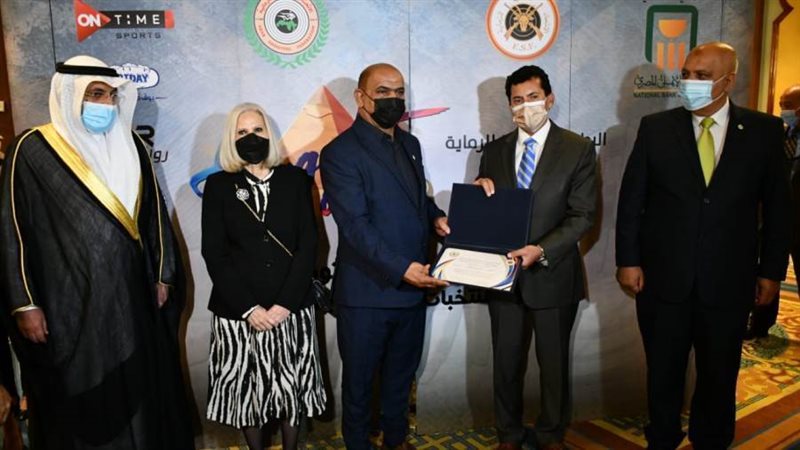 وزير الرياضة اثناء