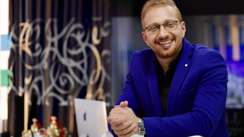 الكاتب أحمد مختار