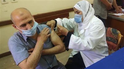 لقاح كورونا.. تطعيم المعلمين المسكنين على المرحلة الثانوية والكنترولات بالبحيرة