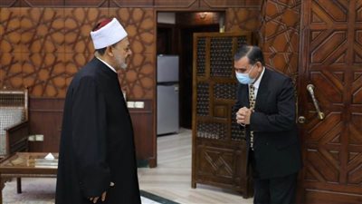 الإمام الأكبر: نولي اهتمامًا كبيرًا بأبنائنا الوافدين الدارسين في الأزهر