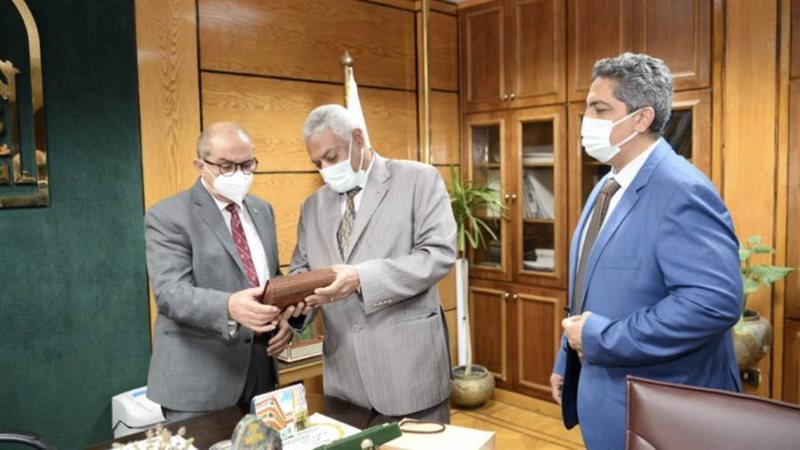 رئيس جامعة أسيوط