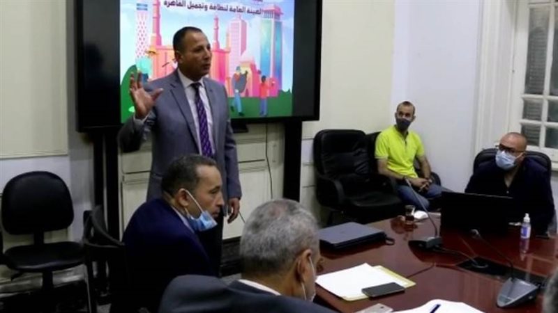 اجتماع المحافظ وقيادات