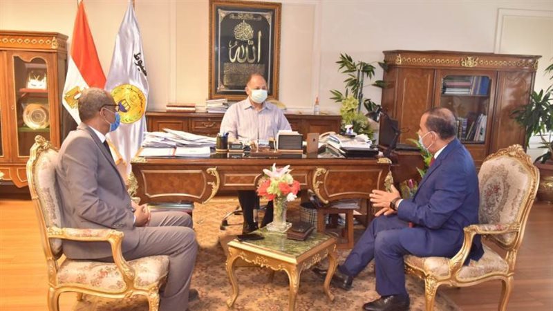 محافظ أسيوط يلتقي