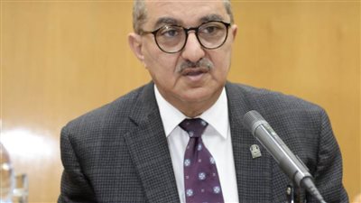 رئيس جامعة أسيوط يعتمد حركة ترقيات 4 آلاف موظف