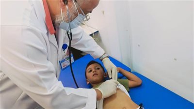 توقيع الكشف على أكثر من 1200 مريض بالقافلة الطبية بالحسينية ضمن 