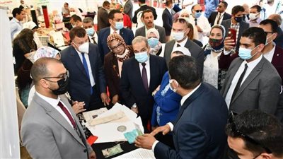 بمشاركة 3 وزراء.. رئيس جامعة عين شمس يفتتح وحدة التحول للأخضر