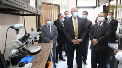 وزير الزراعة يفتتح معمل تطبيقات النانوتكنولوجي بمركز بحوث الصحراء