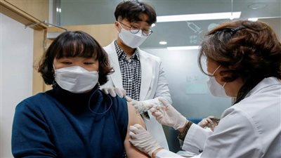 غدا.. كوريا الجنوبية تبدأ تطعيم كبار السن من 60 إلى 64 عاما ضد 